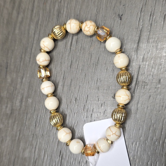 Elegant Gold and Cream Beaded Bracelet - Picture 1 of 4